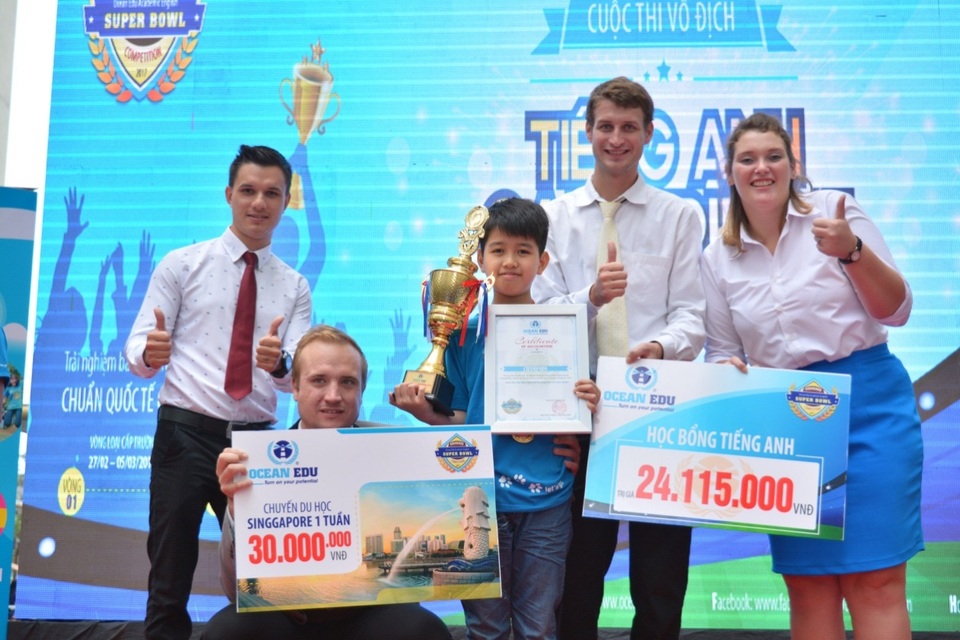 Quán quân có cơ hội nhận được suất học bổng du học Singapore trị giá 30 triệu đồng.
