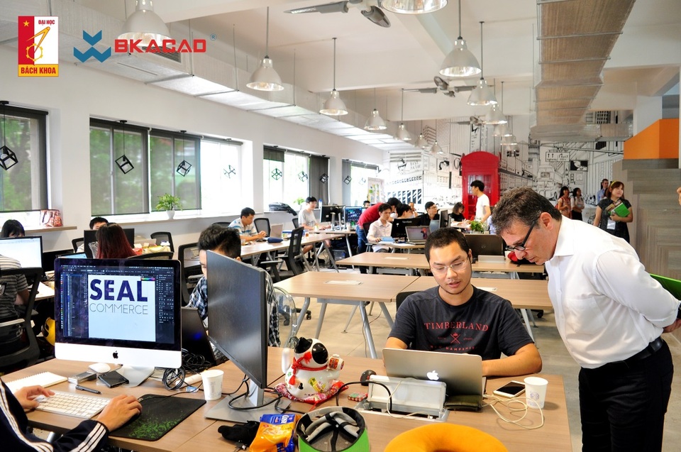 Cách mạng công nghiệp 4.0: Học CNTT ở đâu? - 2
Không gian sáng tạo khởi nghiệp dành cho sinh viên Học viện – BKHUP Co-working Space – Không gian sáng tạo được đánh giá là đẹp nhất Việt Nam.