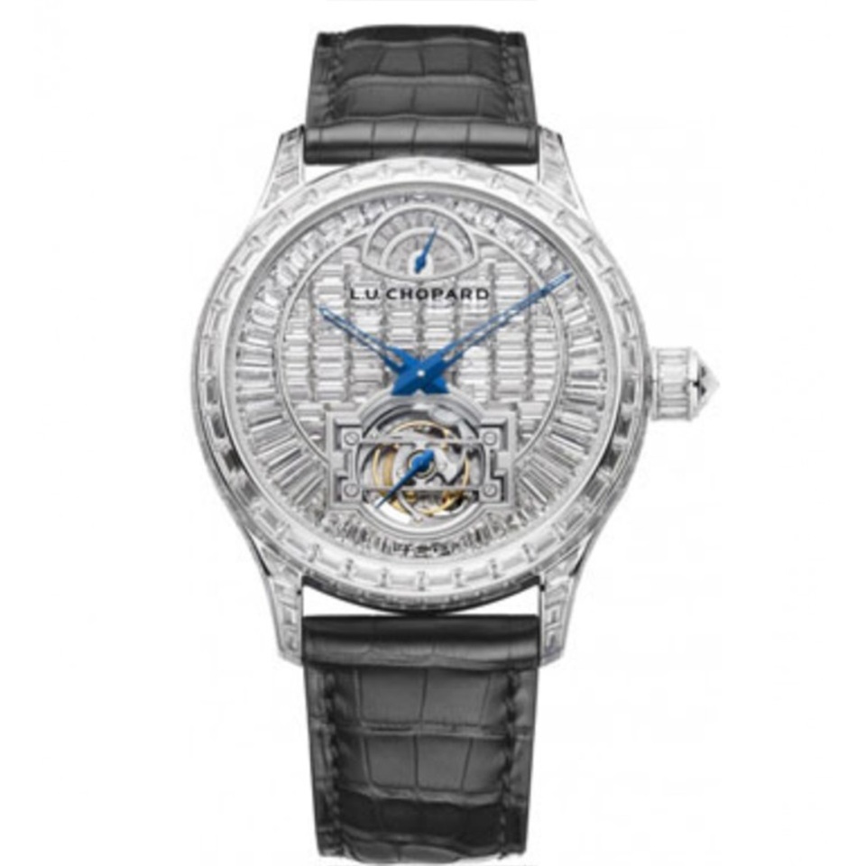 Đại gia Việt sở hữu đồng hồ Chopard xa xỉ tới mức nào? - 2 Chỉ có 25 chiếc trên toàn thế giới, chiếc L.U.C Tourbillon Baguette này là một quyển sách dày cộp tri thức được tích lũy trong hình hài của một vật phẩm xa hoa. Bộ phận Tourbillon giúp quả lắc của cỗ máy thời gian chuyển động chính xác nhất mà không chịu tác dụng của trọng lực trái đất.
