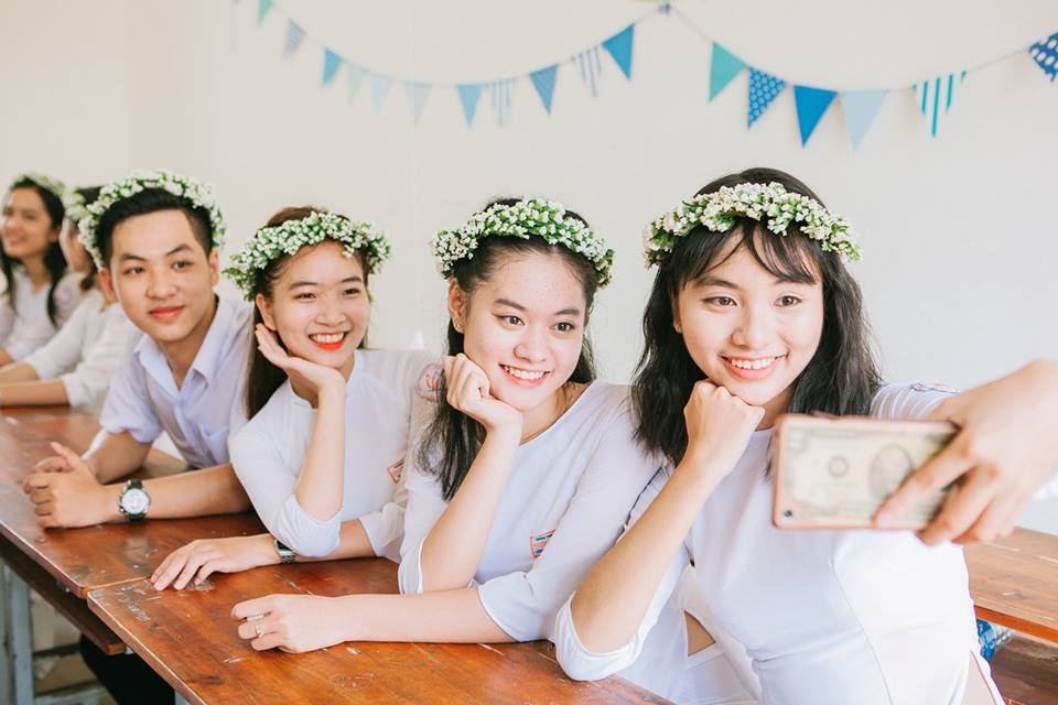 Nam sinh chuyên Anh nổi tiếng sau khi đạt điểm 10 môn Văn - 2 Nam sinh được bạn trẻ “săn lùng” trên mạng xã hội có vẻ ngoài điển trai.