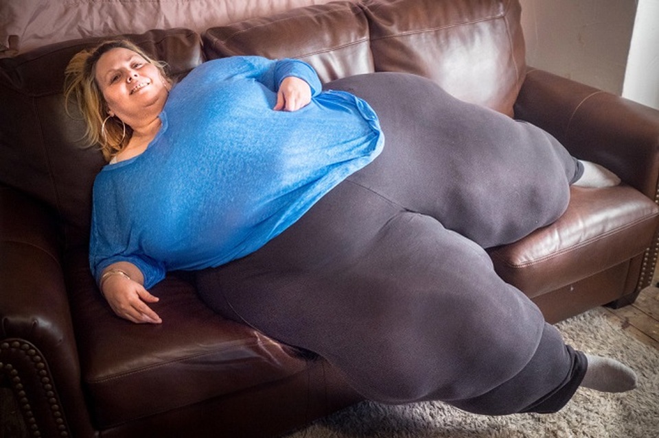 Cô gái Mỹ sẵn sàng chết để "nuôi" vòng 3 to nhất thế giới - 2
Bobbi-Jo Westley, 43 tuổi, hiện có vòng 3 xấp xỉ 240 cm