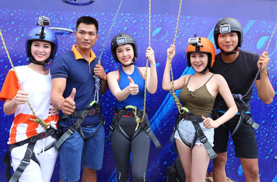 Năm ngoái, trong cuộc “tranh tài” với Đông Nhi và bà Tưng Huyền Anh, Đông Nhi không chỉ dẫn đầu mà còn phá vỡ kỷ lục với độ cao mới 30m