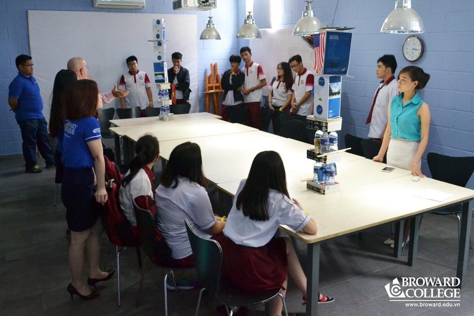 Tư vấn tuyển sinh 2017: Làm thế nào để quyết định đúng trong chọn trường, chọn nghề? - 18 Một giờ học tại Broward College Vietnam