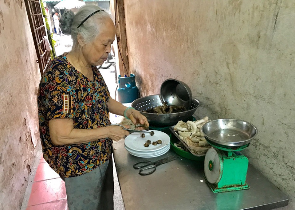 Nữ đại gia bỏ 260 tỷ đồng mua đất, nhà giàu Hà Nội chơi bộ ghế 13 tỷ đồng - 3 Quán chào lòng đặc biệt