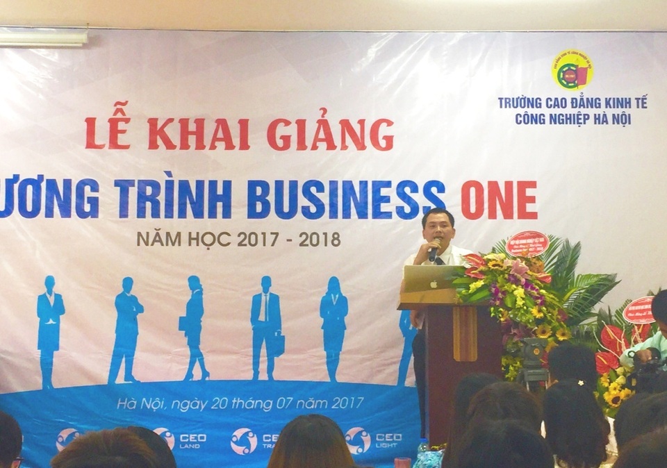 Chương trình đào tạo doanh nhân theo mô hình Quân đội khai giảng khóa 2 - 2 Ông Ngô Minh Tuấn Chủ tịch Tập đoàn CEO Việt Nam - người sáng lập chương trình Business One chia sẻ tại buổi khai giảng.