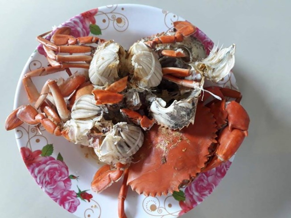 Bàn nhậu đại gia: Tôm hùm Canada 7kg, cá trắm đen Yên Bái 45kg - 3
Cua biển siêu rẻ luộc lên có mùi lạ thịt bị bủn và rất ít thịt.