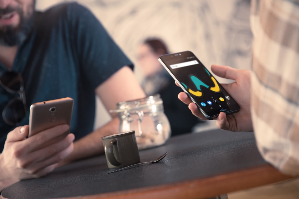 Đây là chiếc điện thoại Pháp dành cho bạn - 2 Đây là chiếc điện thoại Pháp dành cho bạn - 2