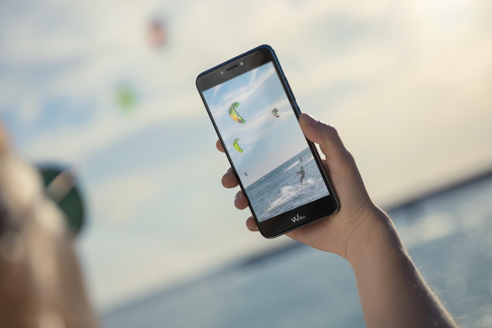 Smartphone Pháp chụp ảnh siêu pixel 52MP và hiệu ứng bokeh đẹp - 2 Smartphone Pháp chụp ảnh siêu pixel 52MP và hiệu ứng bokeh đẹp - 2