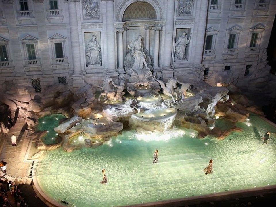 1,5 triệu đôla du khách ném xuống đài phun nước ở Rome đang ở đâu? - 2