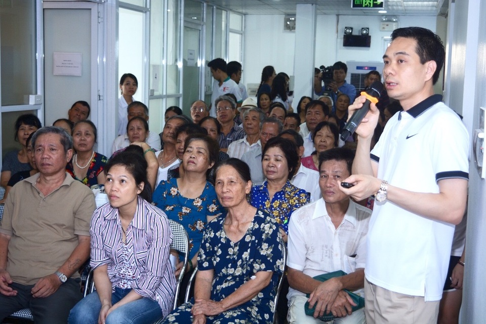 Hàng nghìn người dân trên cả nước được tầm soát tăng huyết áp miễn phí - 2 TS. BS. Nguyễn Đức Long chia sẻ những thông tin hữu ích về bệnh cho người tham gia