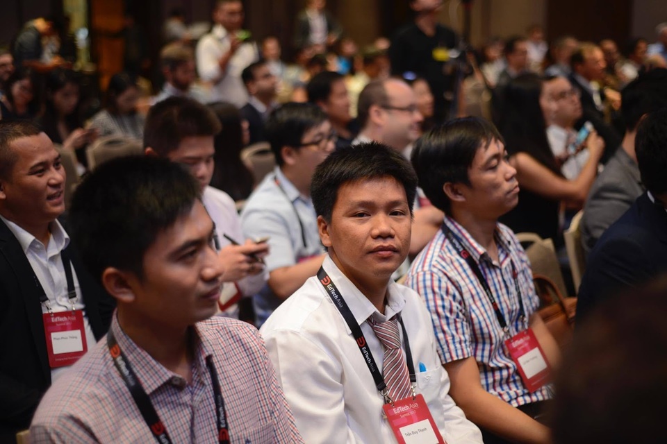 Đại siêu thị khóa học lớn nhất Đông Nam Á cán mốc 1.000 khóa học - 2 Để đánh dấu sự kiện đạt mốc 1.000 khoá học, Edumall đổi nhận diện thương hiệu, đồng thời cũng mời một số giảng viên tiêu biểu tham dự Edtech Asia Summit 2017.