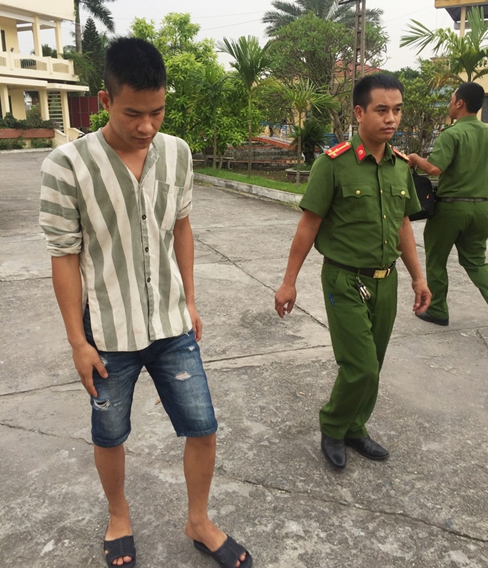 Sở thích quái đản của thanh niên mua bán súng - 3 Trần Thế Tòng tại cơ quan Công an.