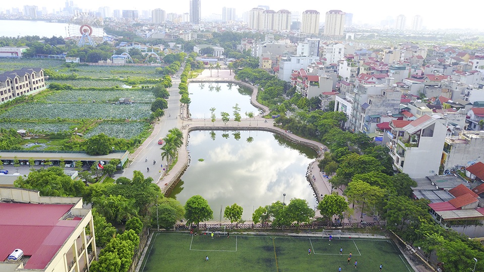Hà Nội: Phố Trịnh Công Sơn trước ngày trở thành không gian đi bộ - 4
Trên phố đi bộ Trịnh Công Sơn, du khách sẽ có cơ hội thưởng thức không gian nhạc Trịnh trên sân khấu ngoài trời rộng 2.000 m2, bên cạnh khu đầm sen hồ Tây lộng gió.