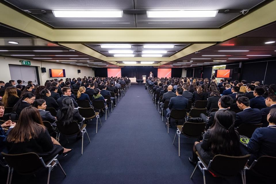 Roger Federer và Stanislas Wawrinka: Tennis – Thuỵ Sỹ và hơn thế nữa! - 2
Ngày hội tuyển dụng quốc tế (IRF) được tập đoàn SEG tổ chức hàng năm