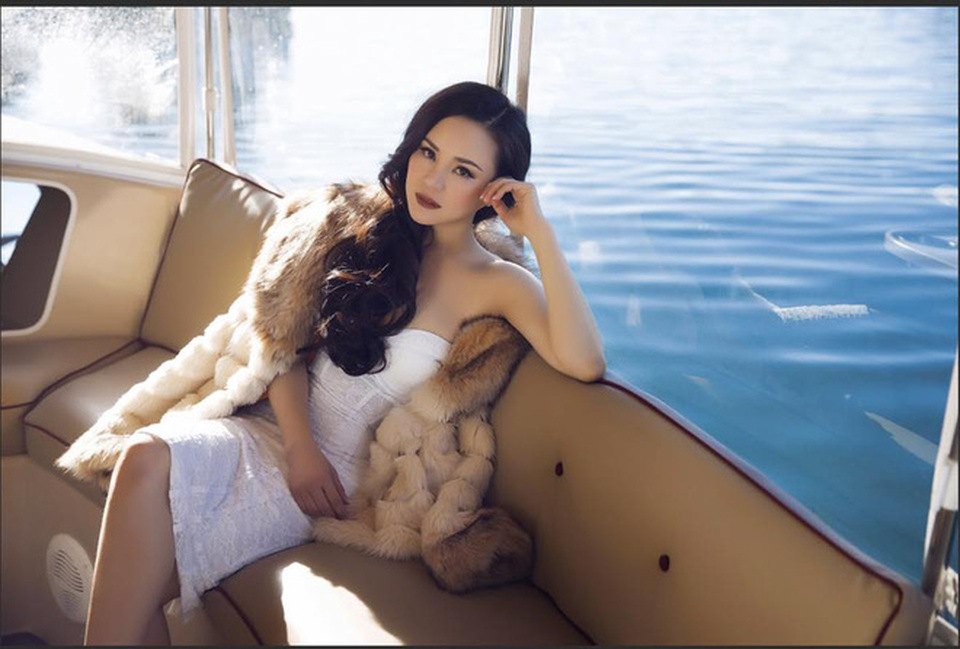 Vy Oanh có cuộc sống như "bà hoàng" sau khi lấy chồng đại gia - 1 Không lạ lùng vì độ giàu có và sang chảnh của Vy Oanh khi lấy chồng đại gia giấu mặt.