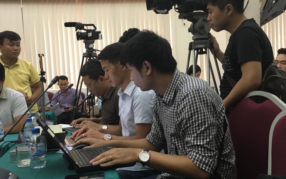 Bộ Giao thông vận tải: “Không đổi vị trí trạm BOT Cai Lậy” - 3 Báo chí dự họp báo đông kín hội trường Bộ GTVT chiều 17/8