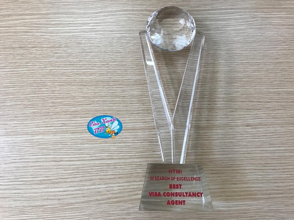 Thách thức và cơ hội du học Thuỵ Sỹ tại HTMi năm 2018 - 2
Công ty Cầu Xanh tự hào được trường HTMi liên tục trao các giải thưởng tư vấn xuất sắc, hỗ trợ visa xuất sắc.