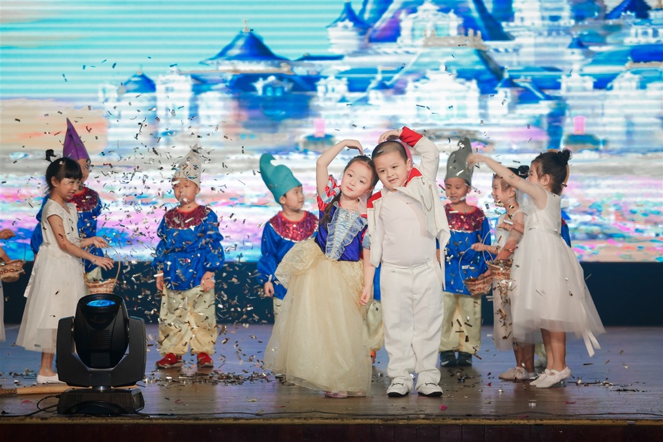 5 yếu tố chuẩn bị nền tảng học tập cho trẻ từ mầm non - 2 Trẻ tự tin thể hiện tài năng tại VASs Got Talent
