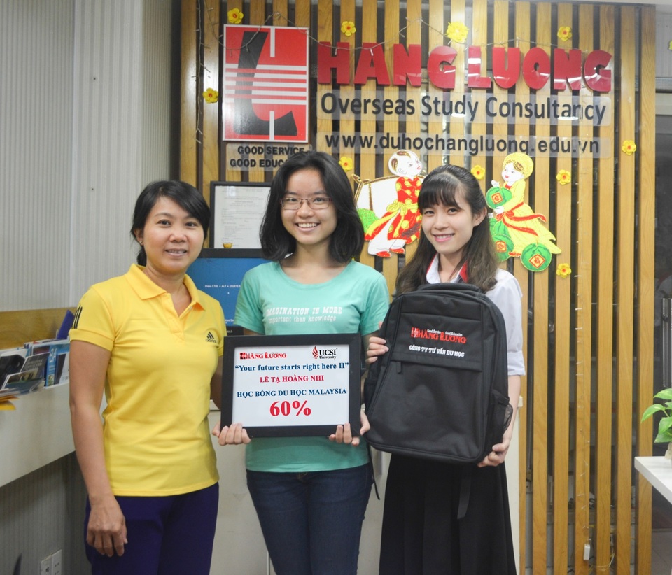 Bùng nổ học bổng du học và ưu đãi lên đến 100% học phí tại triển lãm - 2
Học sinh Lê Tạ Hoàng Nhi – nhận được học bổng 60% học phí