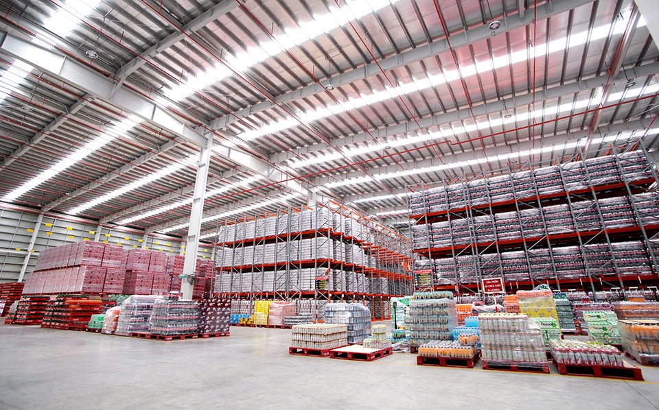 COCA-COLA cung cấp 65 hệ thống nước uống cho trường học Đà Nẵng - 2 Nhà kho được lắp đặt hệ thống đèn LED nhằm tiết kiệm năng lượng và hệ thống kiểm soát xe ra vào xuất nhập hàng tự động.