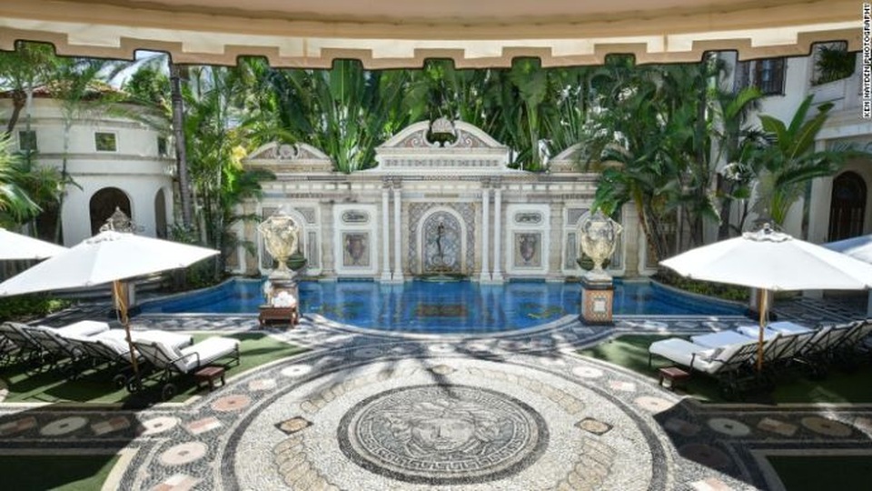 Bên trong lâu đài hóa khách sạn 5 sao của ông hoàng thời trang Versace - 1 Bên trong lâu đài hóa khách sạn 5 sao của ông hoàng thời trang Versace - 1