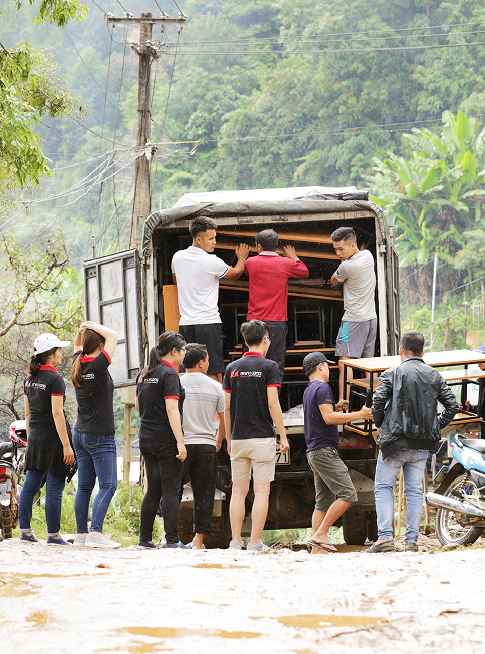 Khai giảng vùng cao: Mù Cang Chải đội mưa đến lớp - 2