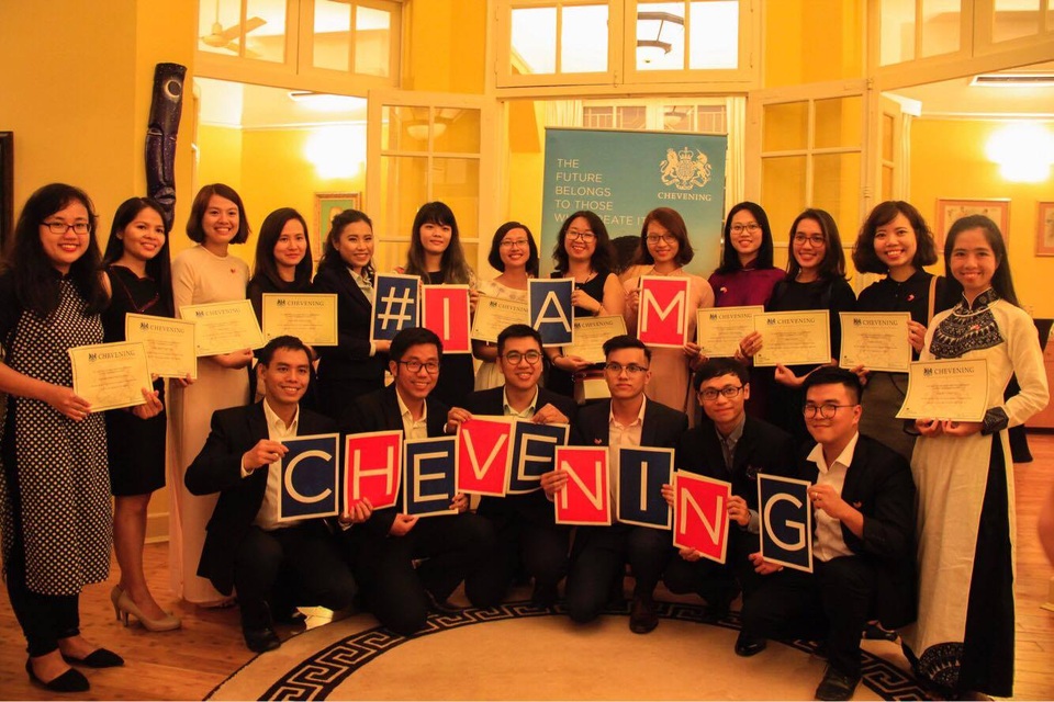 Đại sứ Anh trao học bổng Chevening cho 21 học giả Việt Nam - 3
Học bổng Chevening dành cho những ứng viên có khả năng lãnh đạo và kỹ năng tạo dựng mối quan hệ tốt