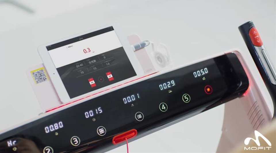"Tập luyện 4.0" của các gia đình thành đạt thế hệ mới - 2
Công nghệ màn hình cảm ứng hiện đại