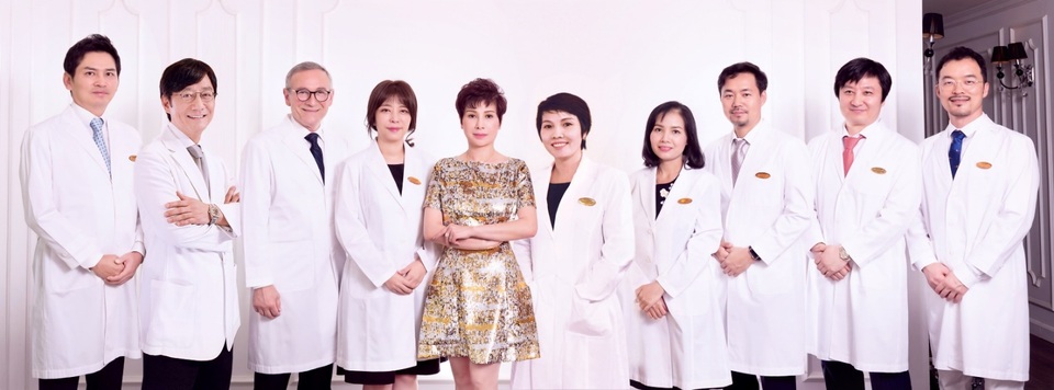 Nếu định phẫu thuật thẩm mỹ, nhất định phải nghe tư vấn này - 2 Nữ doanh nhân cùng đội ngũ Tiến sỹ - Bác sỹ danh tiếng của Thanh Hằng Beauty Medi từ Mỹ, Hàn Quốc và Việt Nam.