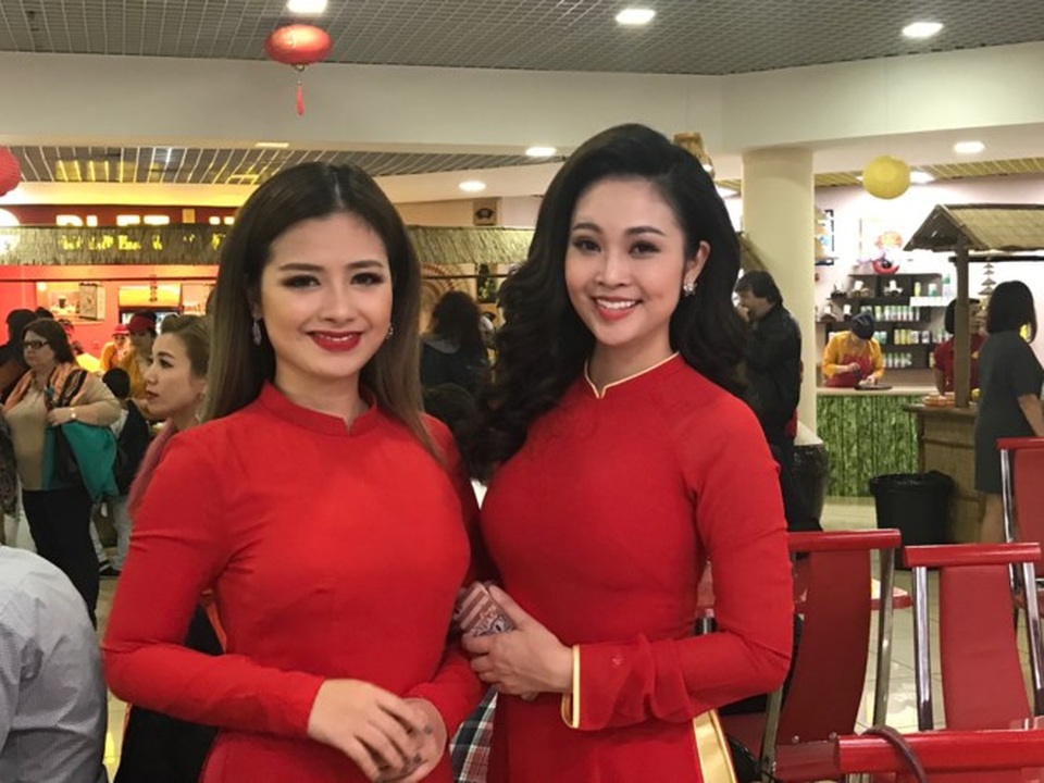 Rực rỡ Festival thức ăn đường phố Việt tại Nga - 3
Ca sĩ Dương Hoàng Yến và MC Thuỳ Linh nổi bật tại Festival