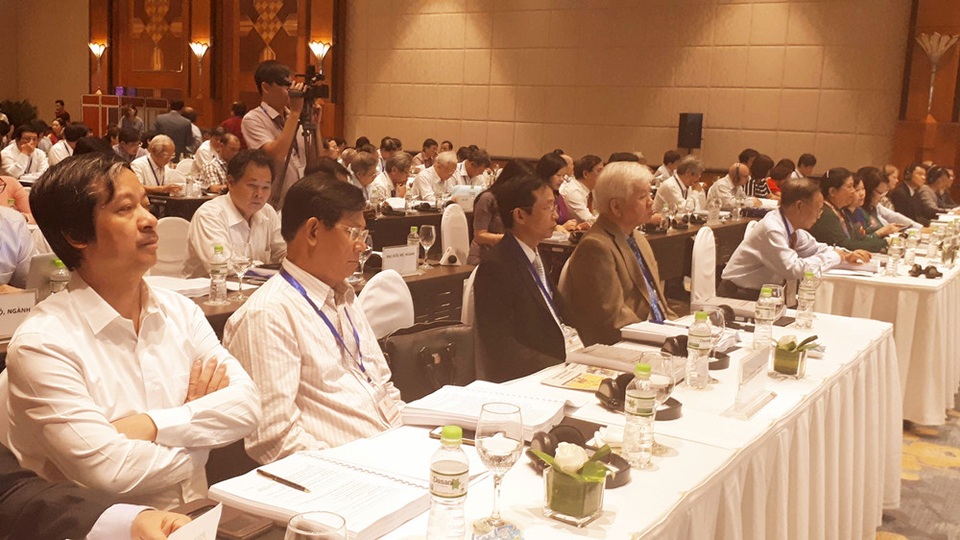 Giáo viên trẻ “nuốt nước mắt” vì làm nhiều nhưng hưởng ít - 2 Các đại biểu tham dự Hội thảo Giáo dục 2017 cùng bàn thực trạng, đề xuất giải pháp nâng cao chất lượng giáo dục phổ thông.