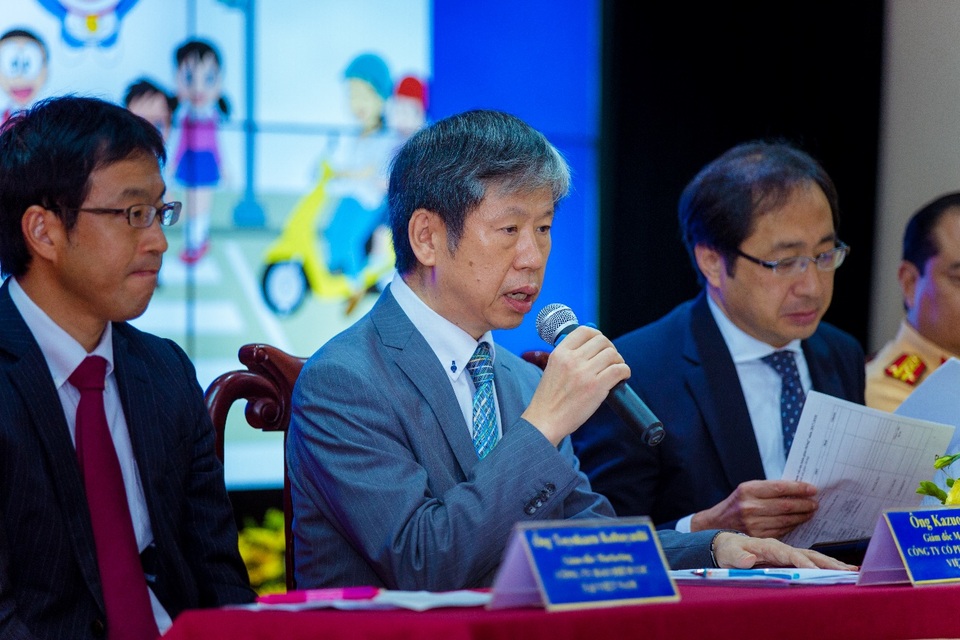 Đến trường an toàn, học ngàn điều hay - 3 Ông Kato Kazuo, Giám đốc Khối Marketing Acecook Việt Nam trả lời báo chí trong lễ phát động “Doraemon với An Toàn Giao Thông” năm 2017