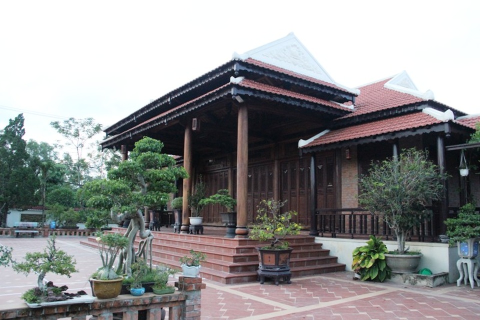 Sẽ kiểm tra nhà gỗ “khủng” của Chi cục trưởng Kiểm lâm - 3 Căn nhà gỗ gây xôn xao của sếp Kiểm lâm
