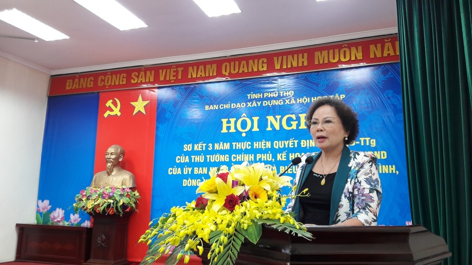 Phú Thọ: Làn sóng học tập suốt đời diễn ra mạnh mẽ - 2 Bà Nguyễn Thị Kim Hải, Chủ tịch Hội Khuyến học tỉnh Phú Thọ kêu gọi: Tiếp tục tăng cường sự lãnh đạo của Đảng với công tác khuyến học, khuyến tài, xây dựng xã hội học tập để có nhiều kinh nghiệm hay, cách làm tốt, gương điển hình trong phong trào học tập ở địa phương.