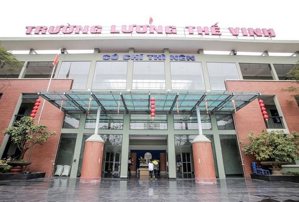 Trường THPT Lương Thế Vinh cấm học sinh bấm “like” khi chưa đọc kỹ - 2
Trường THPT Lương Thế Vinh vừa ban hành nội quy chặt chẽ. (Ảnh: website trường)