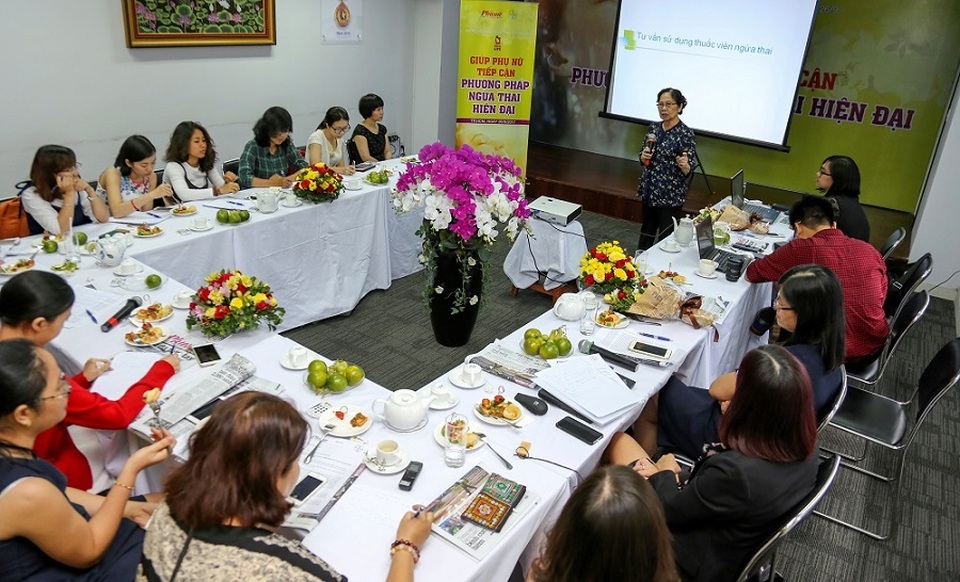 Ngừa thai và lợi ích của chúng ta - 2 Giáo sư Bác sĩ Nguyễn Thị Ngọc Phượng, Phó Chủ tịch Hội phụ sản Việt Nam, Chủ tịch Hội Nội tiết Sinh sản và Vô sinh Tp.HCM chia sẻ với báo giới các thông tin cập nhật về biện pháp ngừa thai hiện đại.