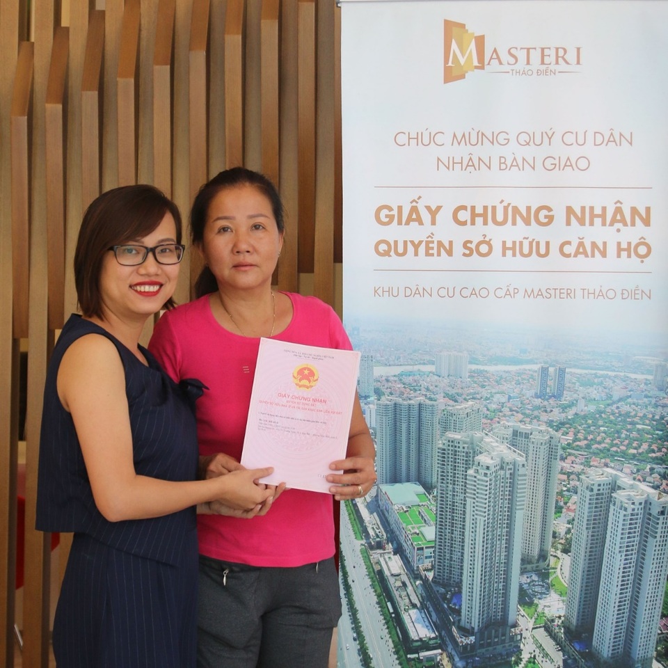 Mua căn hộ: Mừng nhất là được nhận "sổ hồng" sớm - 2 Mua căn hộ: Mừng nhất là được nhận "sổ hồng" sớm - 2