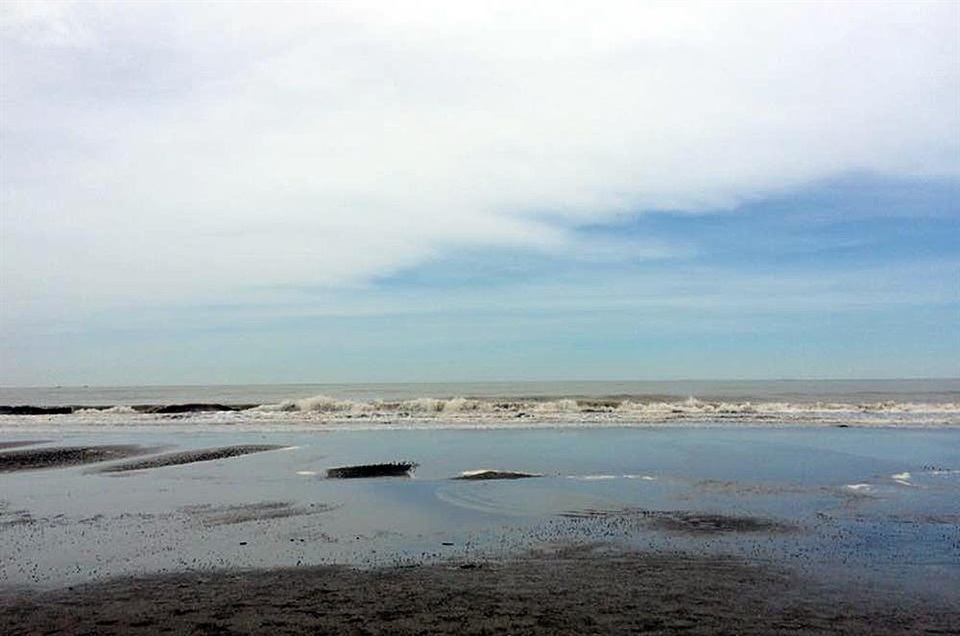 Đón ánh mặt trời rực rỡ trên biển Hải Tiến - 2 Đón ánh mặt trời rực rỡ trên biển Hải Tiến - 2