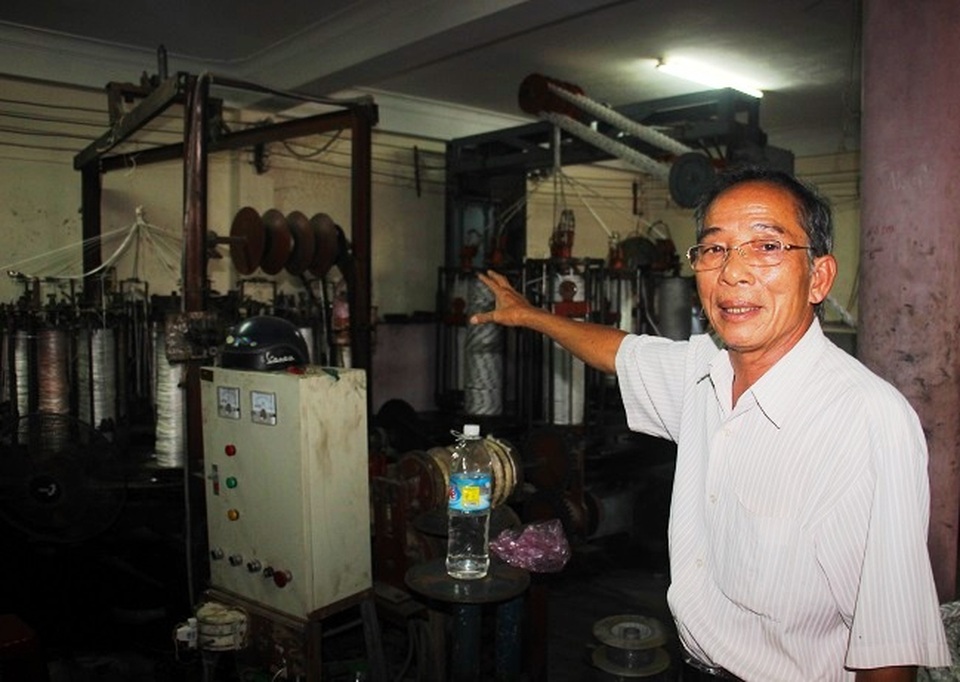 "Kỹ sư" U60 chưa học hết lớp 3, chế máy đánh dây thừng siêu độc đáo - 1 "Kỹ sư" U60 chưa học hết lớp 3, chế máy đánh dây thừng siêu độc đáo - 1