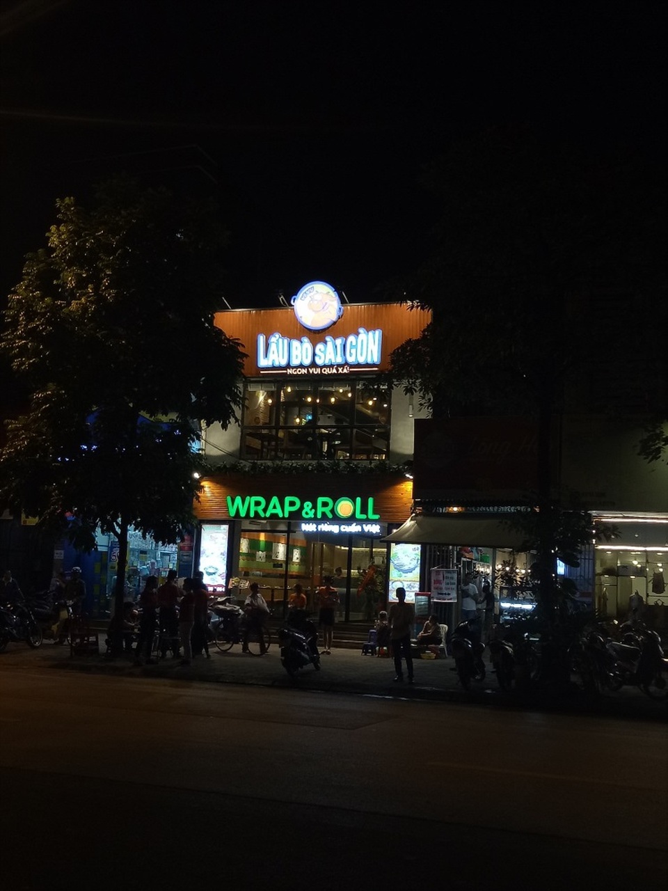 Văn hóa ẩm thực hẻm Sài Gòn len lỏi trong đời sống Thủ đô - 2 Lẩu Bò Sài Gòn Vivu được xem như một “cứu cánh” cho các bạn trẻ là tín đồ đam mê ăn vặt khi muốn tìm kiếm hương vị mới lạ đậm chất Sài Gòn