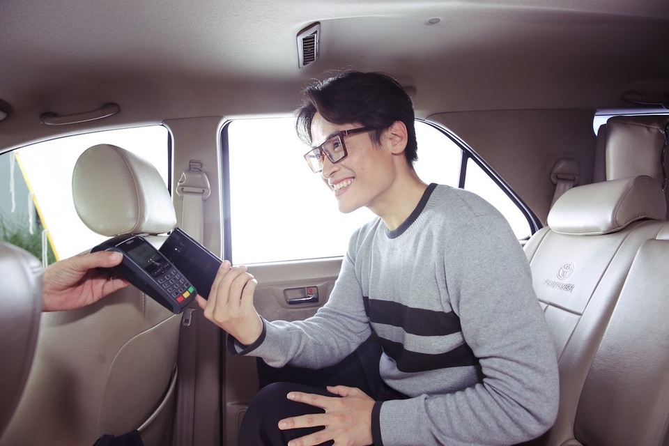 Samsung Pay khiến những chuyến lưu diễn của Hà Anh Tuấn trở nên nhẹ nhõm hơn.