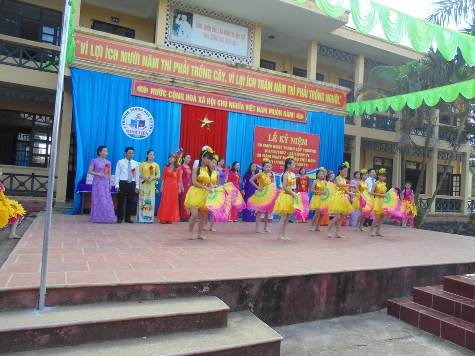 Kỷ niệm 20 năm ngày thành lập Trường THCS Minh Tiến - 2 Kỷ niệm 20 năm ngày thành lập Trường THCS Minh Tiến - 2