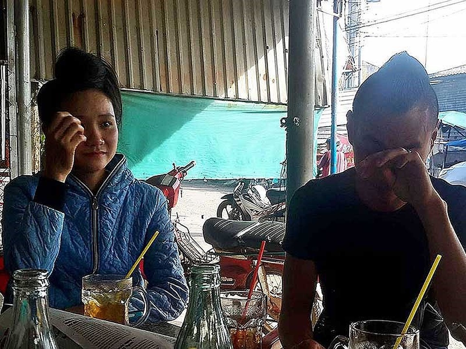 Bianco cùng cha và anh vào sáng 23-11 (ảnh trên) và Bianco cùng chị gặp nhau vào chiều 23-11. Ảnh: BPN