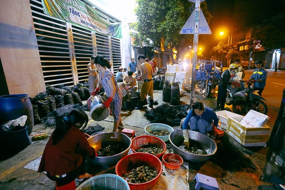 TP HCM: Chợ “độc” gần nửa thế kỷ chỉ bán một mặt hàng lúc nửa đêm - 1 TP HCM: Chợ “độc” gần nửa thế kỷ chỉ bán một mặt hàng lúc nửa đêm - 1