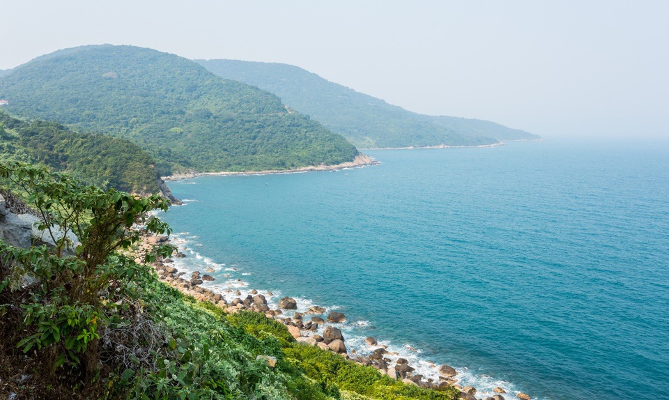 Sống an nhiên như người Đà Nẵng… - 3
Sự cởi mở, tốt bụng, hiền lành, chân thật của những dân Đà Thành cũng được bắt nguồn từ chính nơi họ đang sinh sống. Những không gian sống chan hòa, thoáng đãng, trong lành mà họ đang được hưởng đã giúp cho tính cách, cuộc sống của người dân bớt sự mệt mỏi, cạnh tranh.