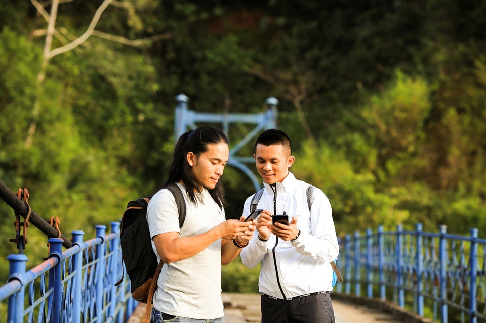 Kể chuyện Tây Bắc bằng hình ảnh chụp bằng Galaxy Note8 - 8
Trong chuyến đi, Tâm Bùi còn có dịp hội ngộ phượt thủ nổi tiếng Hoàng Lê Giang – người vừa chinh phục Bắc Cực trở về và tiếp tục có những chuyến đi kế tiếp. Hành trình của Tâm Bùi, Hoàng Lê Giang cứ thế tiếp tục và đong đầy hành trang tuổi trẻ của mình cùng Galaxy Note8 và những trải nghiệm đáng nhớ mà bất kì ai cũng muốn trải qua.