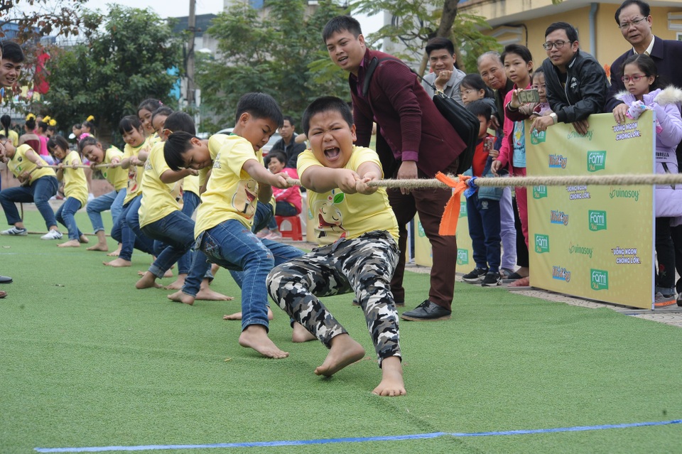 Hội thao Fami Kid "bùng nổ ở Nam Định - 2
Kéo co… “vui không tưởng”!