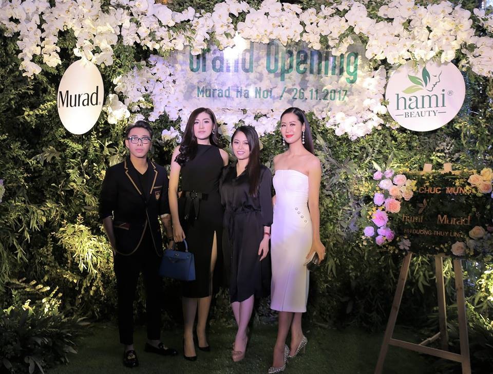 Ảnh đế Việt Nam Hứa Vĩ Văn xuất hiện tại sự kiện Murad & Hami beauty & Spa - 2 Những biểu tượng của sắc đẹp Á hậu Tú Anh, Hoa hậu Dương Thùy Linh cũng tới tham dự sự kiện. Từ trái qua phải, stylist Hoàng Ku; Á hậu Tú Anh; doanh nhân Bích Hằng; Hoa hậu Dương Thùy Linh.