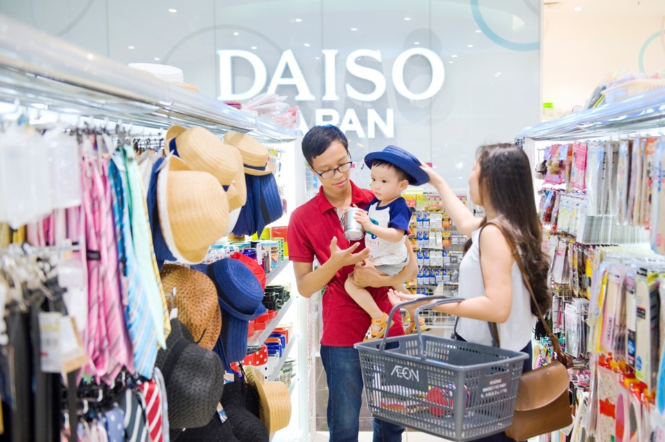 Người Việt ưa chuộng hàng tiêu dùng gắn mác Nhật Bản - 2 AEON MALL bày bán nhiều đồ dùng mẫu mã đẹp, nhất là các sản phẩm đến từ Nhật Bản