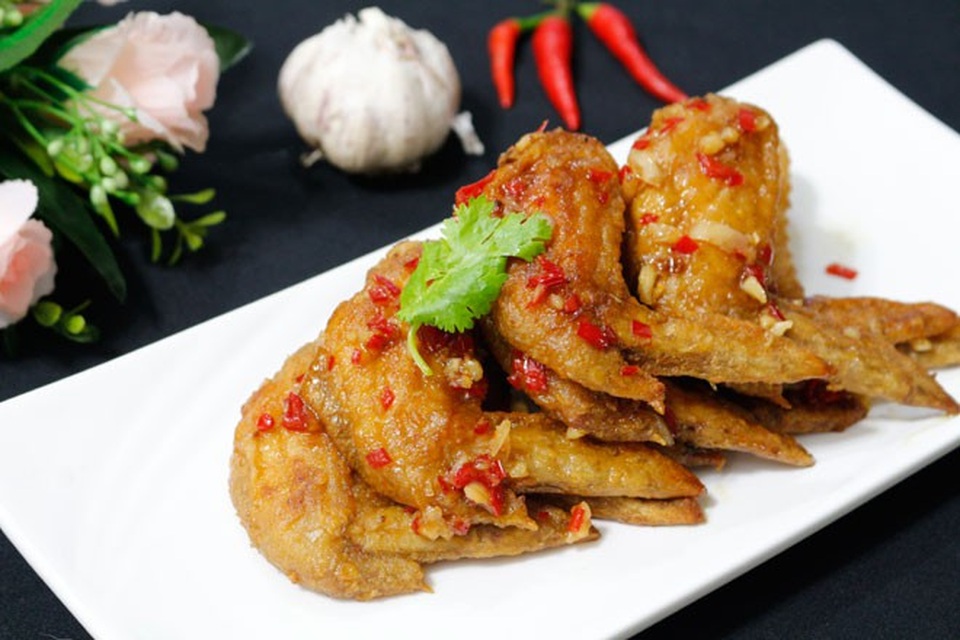 Ứa nước miếng với cánh gà chiên mắm đậm đà, giòn dai ngon đã đời - 2 Cánh gà chiên mắm